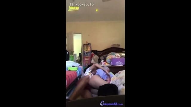 Nih Viral Ad3k K4kak ngew3 di kamar pas rumah sepi
