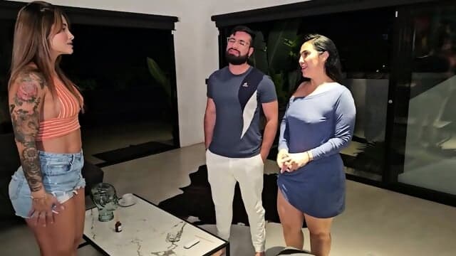 Mi Cuñada me Pone La Polla Dura Con Sus Grandes Tetas y Su